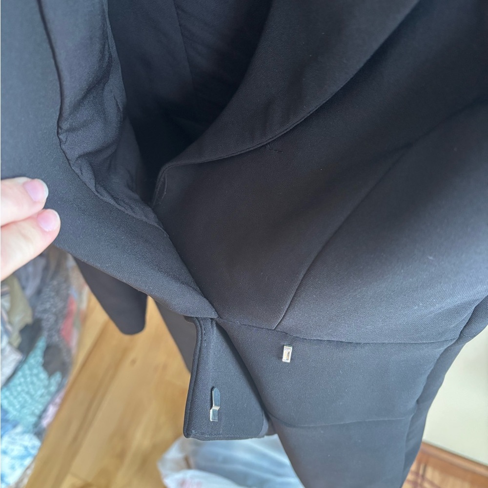 Zara Women's Elegant Black Blazer - Picture 4 of 5